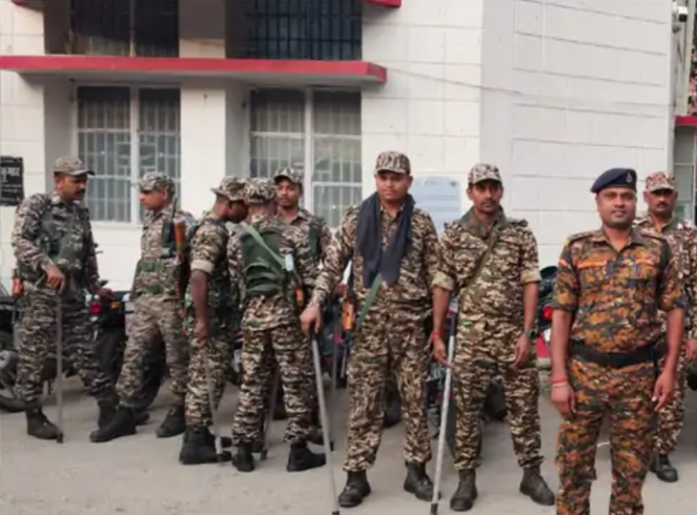 विधानसभा चुनाव की तैयारी तेज: पुलिस ने निकाला फ्लैग मार्च