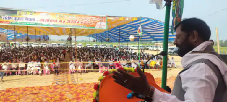 संतोष कुमार निराला ने दाखिल किया नामांकन