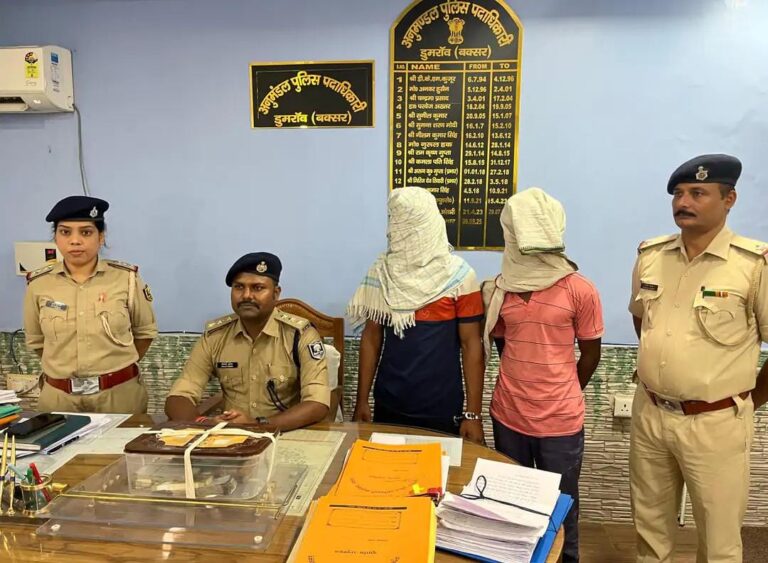 चोरी के मामले में दो गिरफ्तार, 2.95 लाख रुपये बरामद