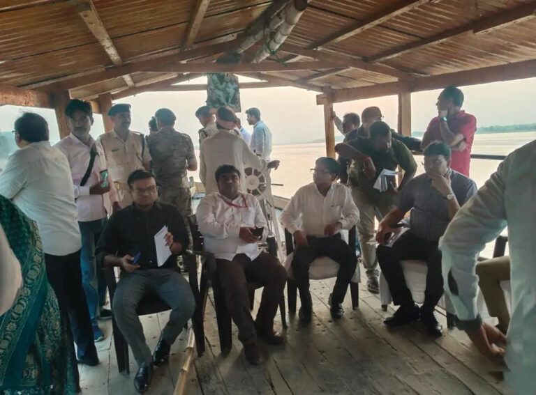छठ महापर्व की तैयारी जोरों पर: घाटों का लिया गया जायजा
