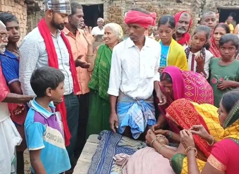 घर में छिपे कोबरा ने ली युवती की जान