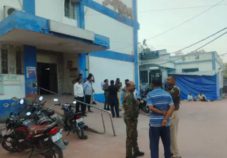सड़क हादसा: ट्रैक्टर-साइकिल टक्कर में दो युवकों की मौत