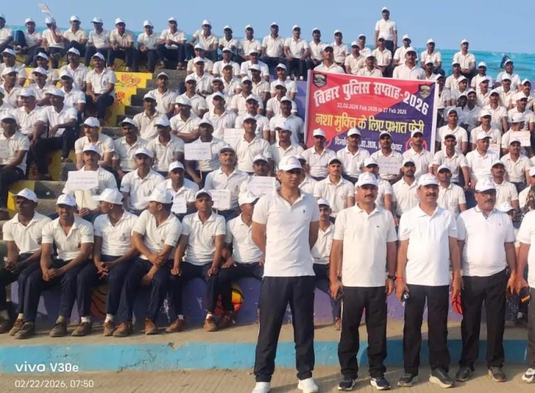 बक्सर पुलिस ने निकाली प्रभात फेरी, नशा मुक्ति का दिया संदेश