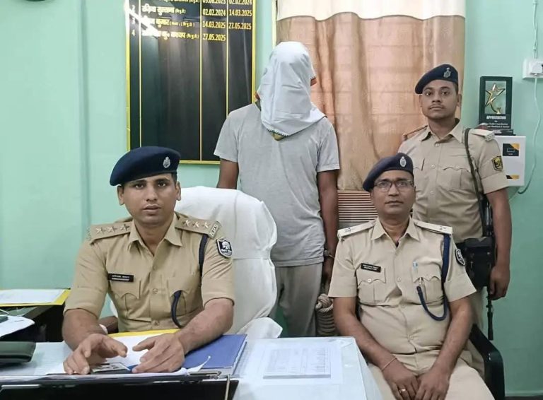 बक्सर पुलिस ने साइबर ठगों के संगठित गिरोह का भंडाफोड़ किया