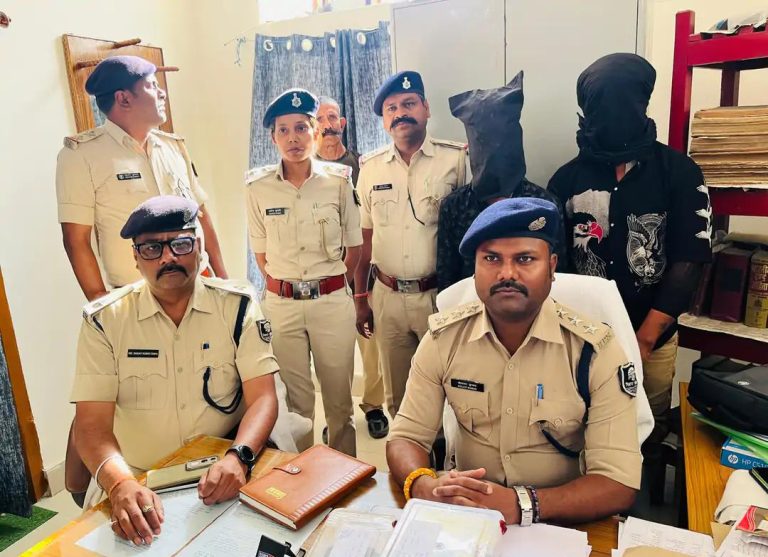 बक्सर पुलिस की बड़ी कामयाबी: छठिया पोखरा लूटकांड के दो आरोपी धराए