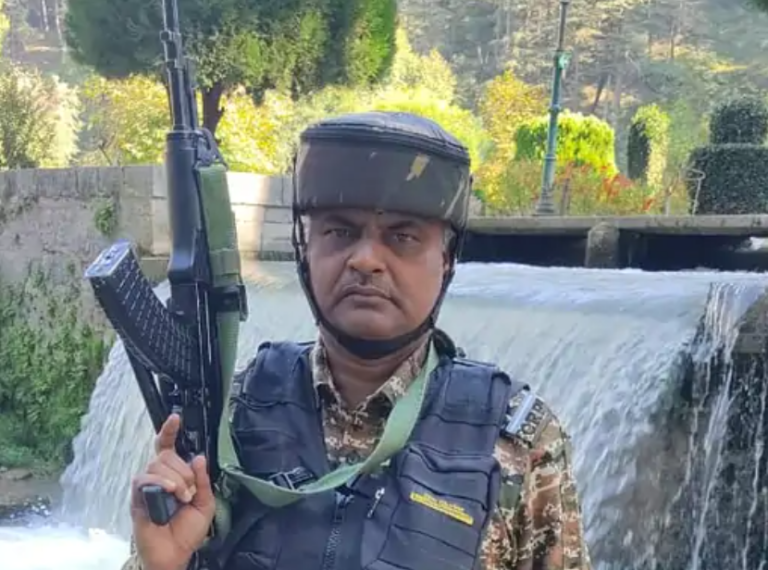 शहीद सीआरपीएफ इंस्पेक्टर मो. असलम को दी गई राजकीय विदाई