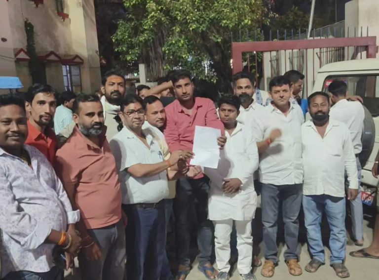 पराजित पार्षद के विवादास्पद पोस्ट पर भड़के सदस्य, मुकदमा दर्ज करने की मांग
