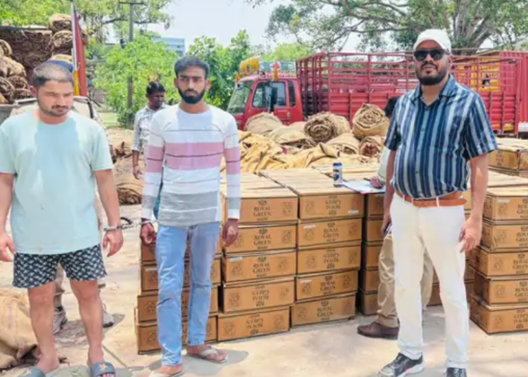 लाखों की अवैध शराब के साथ दो तस्कर गिरफ्तार