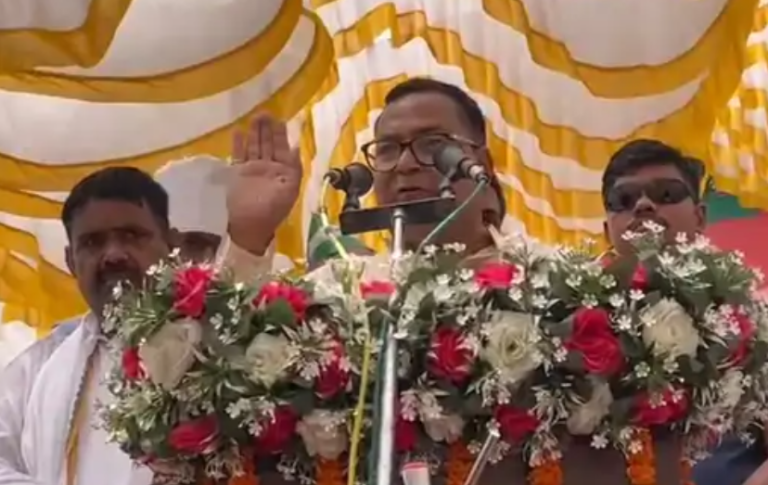डुमरांव की सभा में मंत्री का विपक्ष पर तीखा हमला