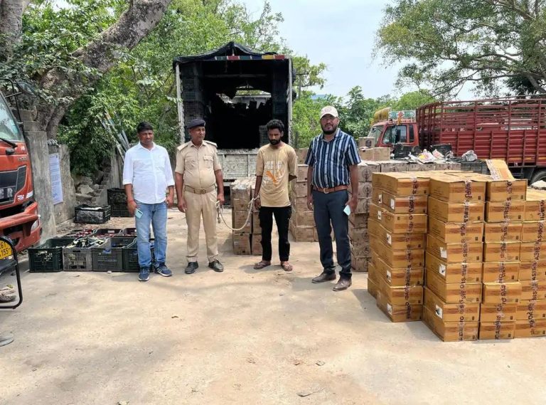 आम के कैरेट में मिली 35 लाख की अवैध अंग्रेजी शराब