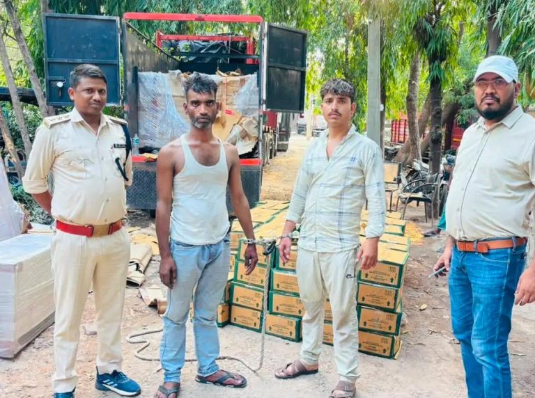 फर्नीचर की आड़ में विदेशी शराब ले जा रहे तस्कर धराए