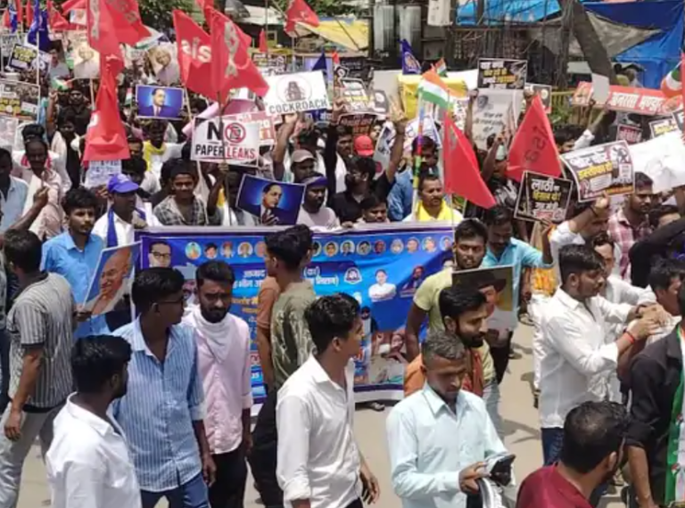 बक्सर में छात्र संगठनों का विरोध प्रदर्शन, जनजीवन सामान्य