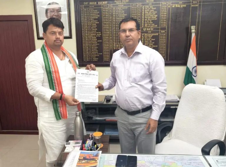 बंद रेलवे गुमटी खोलने की मांग
