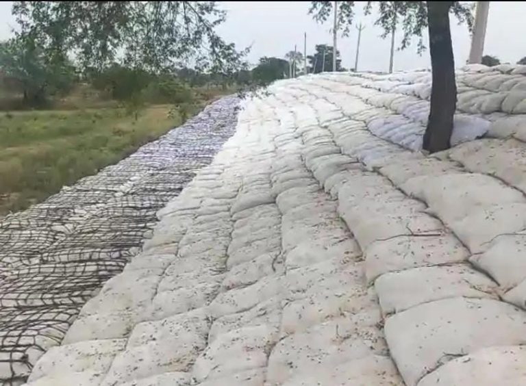 बाढ़ की आशंका के बीच गंगा तटबंध की सुरक्षा में तेजी