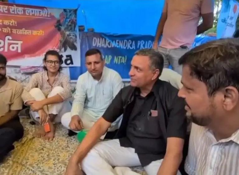 पेपर लीक पर सांसद का केंद्र सरकार पर सवालों की बौछार