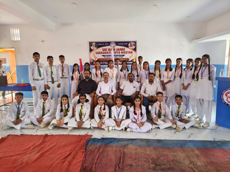विद्यालय ने आयोजित किया अभिनंदन समारोह