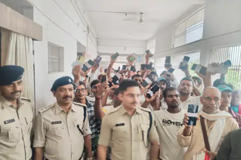 ऑपरेशन मुस्कान में 60 मोबाइल बरामद, मालिकों को सौंपे गए