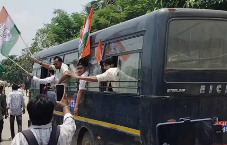 नेताओं के हिरासत में जाने के बाद प्रदेश कांग्रेस का विरोध