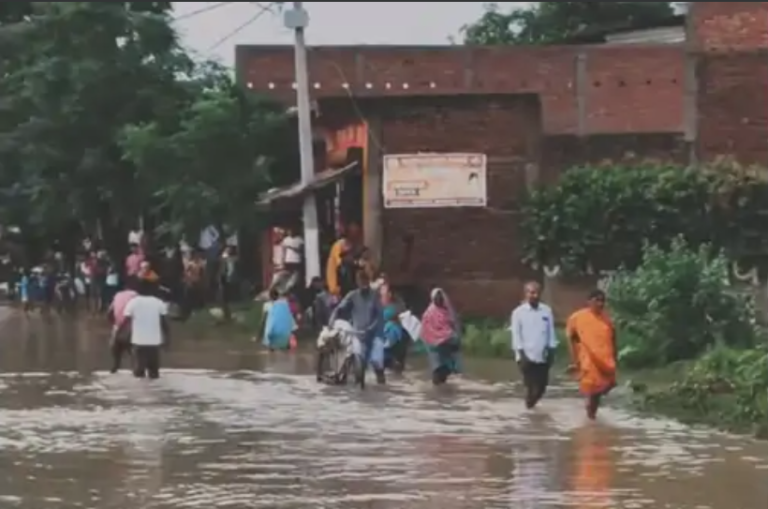 प्रभारी मंत्री ने दिया खराब सड़कों के सुधार का भरोसा