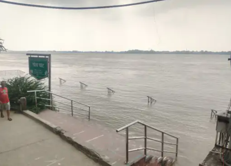 तेजी से बढ़ रहा गंगा का जलस्तर