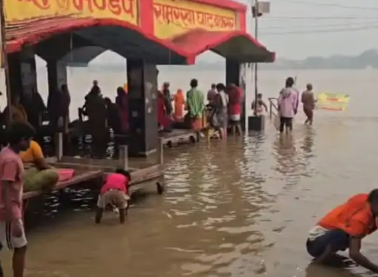 गंगा का जलस्तर चेतावनी बिंदु पर पहुंचा, तटीय इलाकों में बढ़ी चिंता