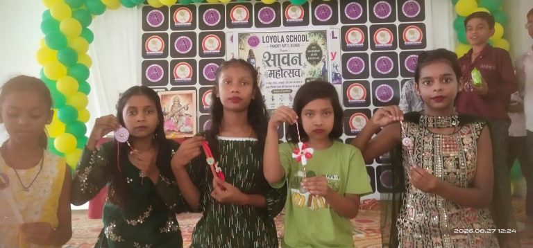 लोयोला स्कूल में सावन उत्सव का आयोजन, नन्हे शिव-पार्वती बने आकर्षण का केंद्र