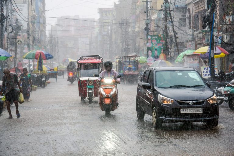 सासाराम में हुई तेज बारिश; 27 जिलों में येलो अलर्ट
