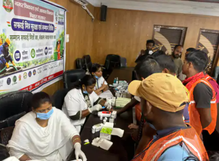 सफाई कर्मियों के स्वास्थ्य और सम्मान के लिए विशेष शिविर आयोजित
