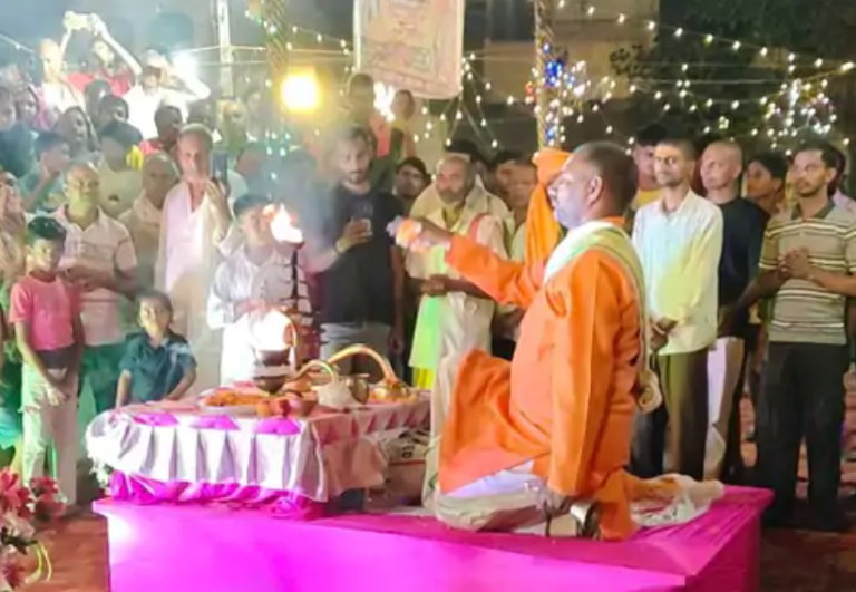 चौसा में बनारस जैसी गंगा आरती का भव्य आयोजन