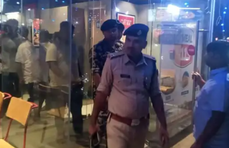 जुए के अड्डे पर हुई छापेमारी, कैश व मोबाइल बरामद